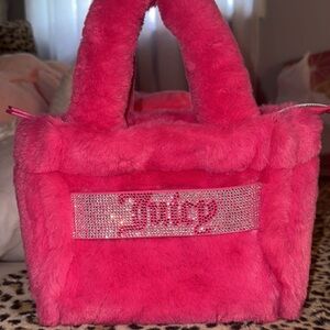 Juicy Couture Pink Faux Fur Tote Bag
Used but only once (Looks brand new🎀)